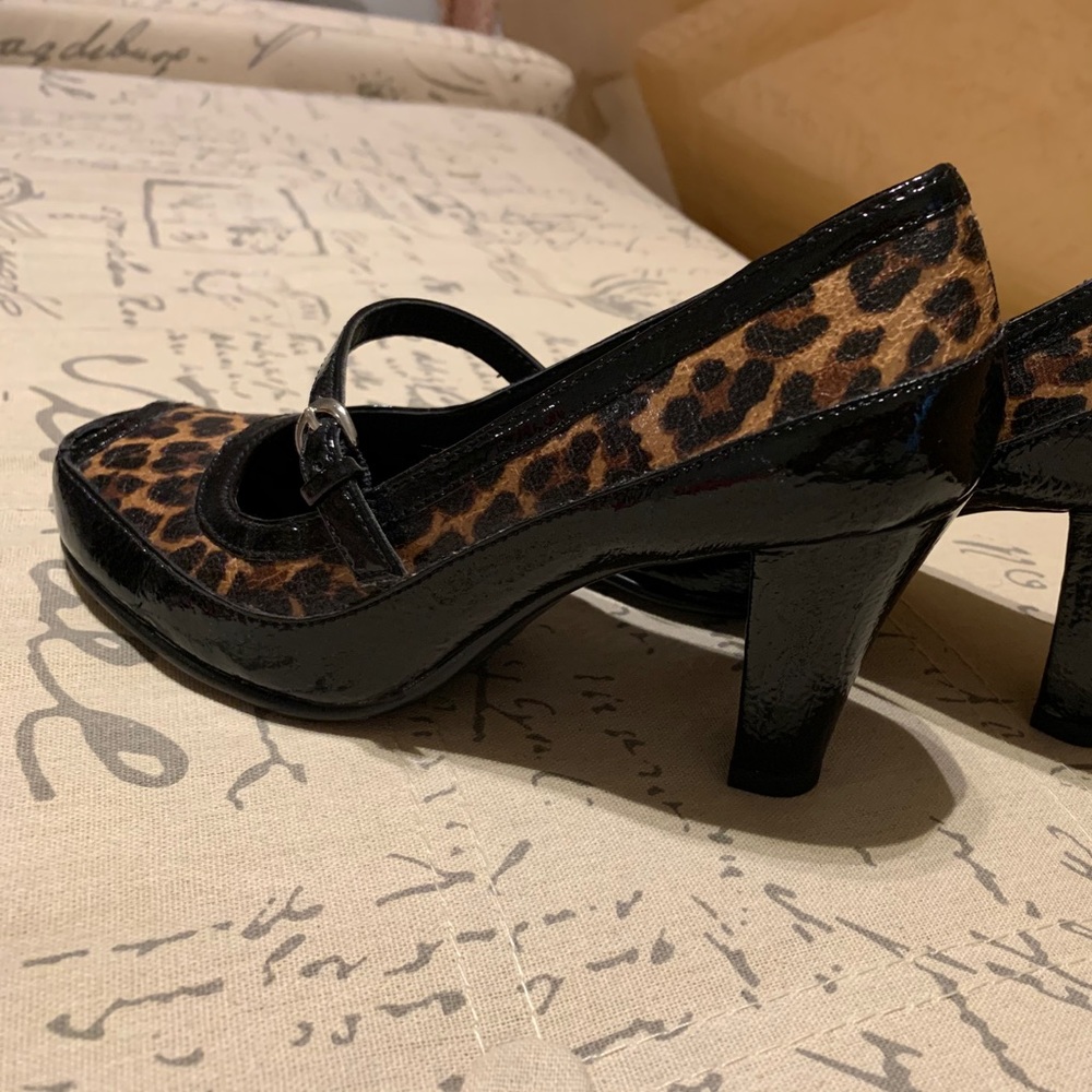 Naturalizer Shoes, wore once so it’s like NEW!